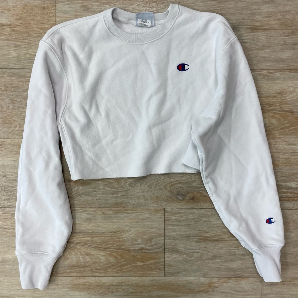 Champion Long sleeve crew neck cropped sweat shirt size medium